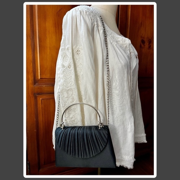 🔺SOLD🔺Black Satin Pleated-Flap Metal Handle Retro Evening Bag w/Detachable Strap - Picture 13 of 14